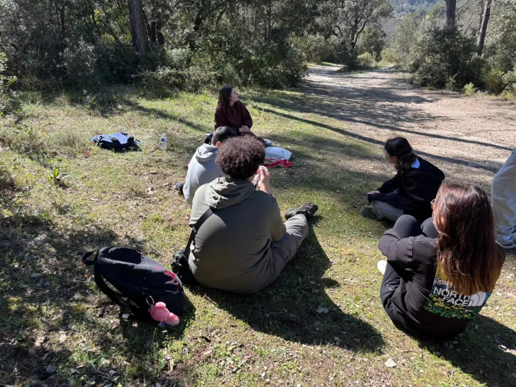 Adolescents diabétiques participant à une séance d’éducation thérapeutique en extérieur au centre Val Pré Vert