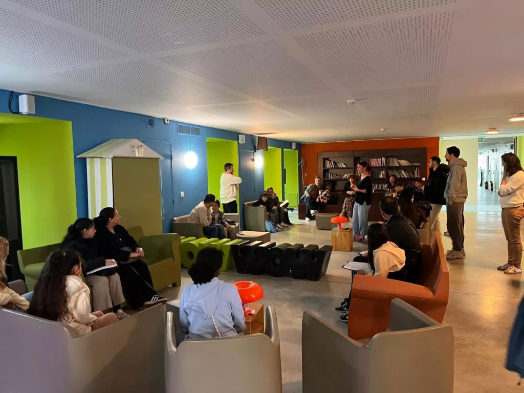 Atelier éducatif sur le diabète avec des enfants et professionnels de santé