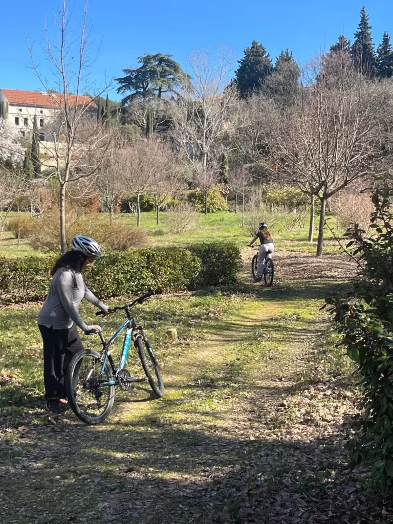 Jeunes patients de Val Pré Vert lors d’une activité vélo en extérieur