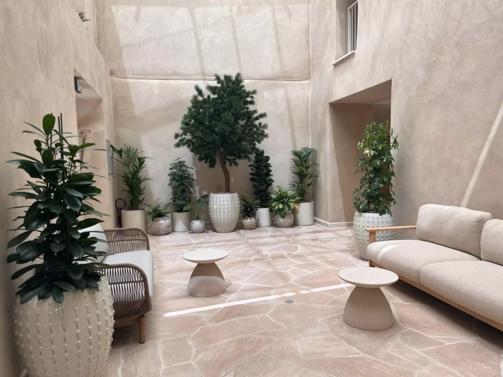 Espace intérieur végétalisé du nouveau bâtiment Pataras de Val Pré Vert