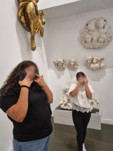 Adolescentes de Val Pré Vert découvrant les collections du Musée d’Histoire de Marseille